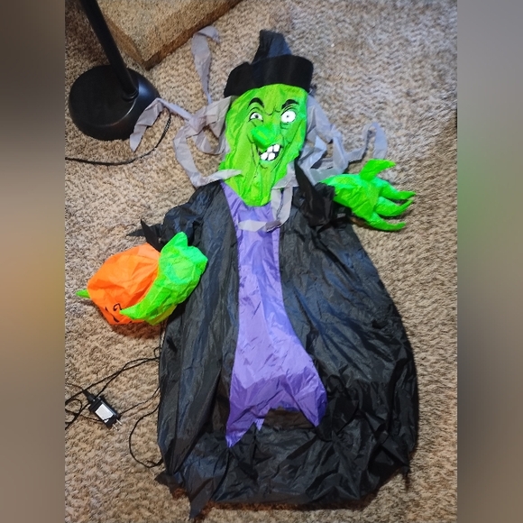 Halloween Witch Holding A Pumpkin Inflatable Spooky 37" - Picture 16 of 16